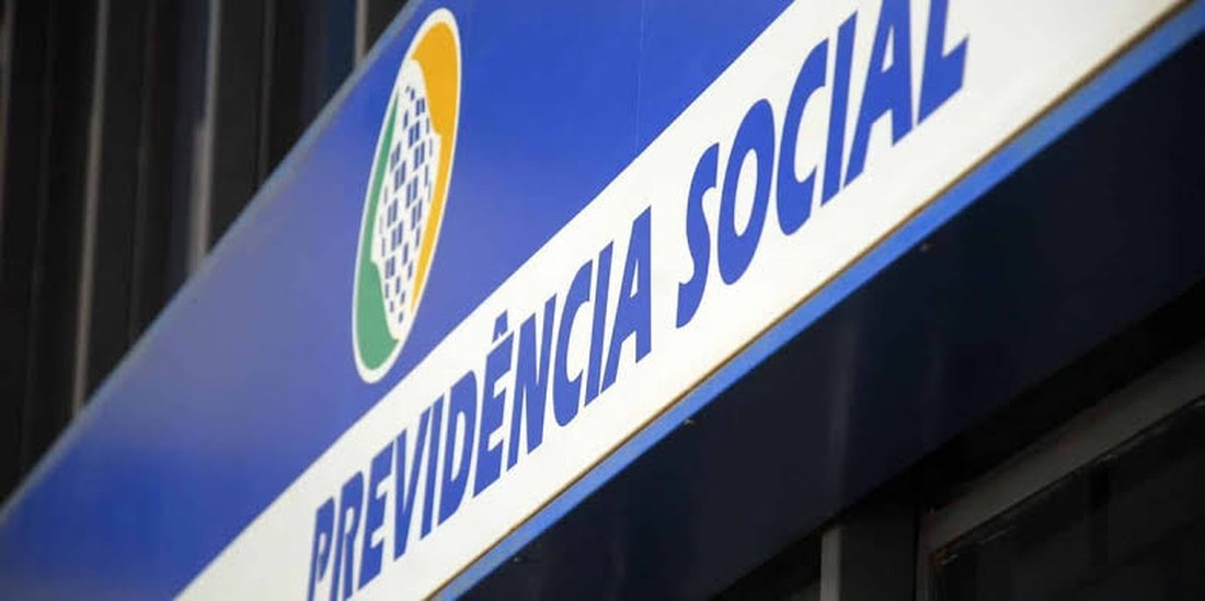 Fachada da Previdência Social, ilustrando o BPC negado e a via judicial